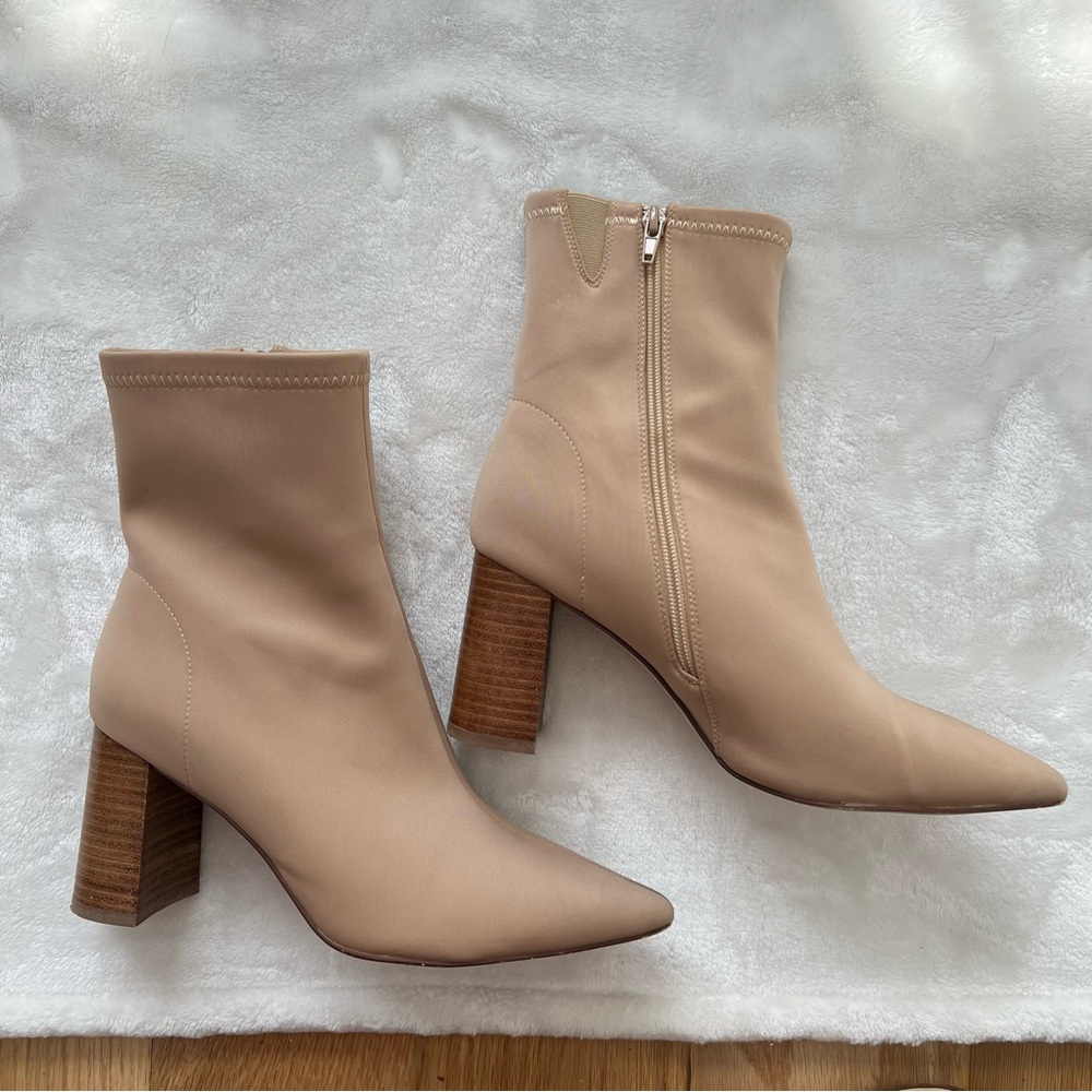 Jeffrey Campbell Coma Cream/Nude Neoprene Pointed Toe Block Heel Bootie 8.5